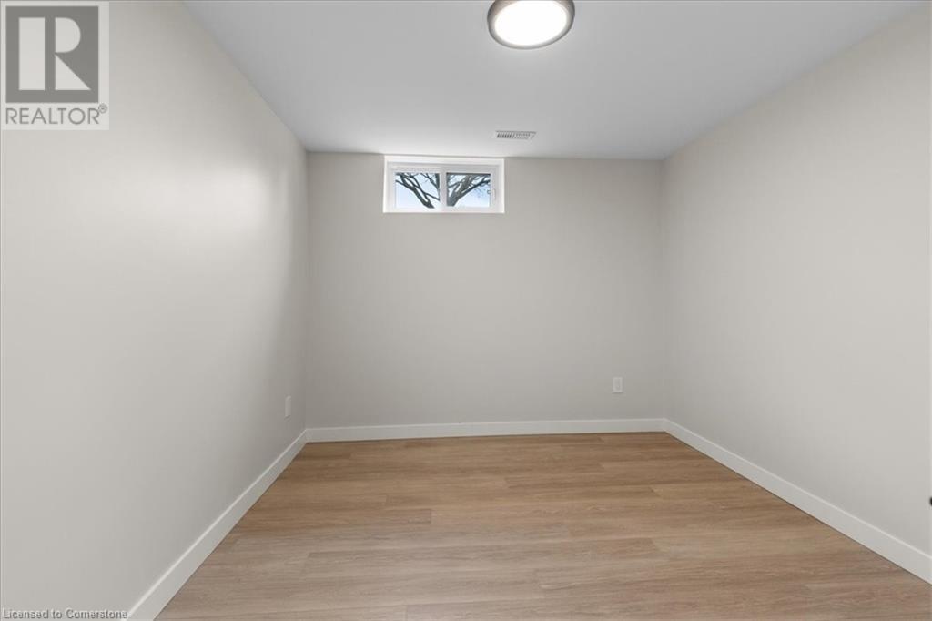 2 Pipers Green Court Unit# 2, Kitchener, Ontario  N2E 3C6 - Photo 14 - 40685527