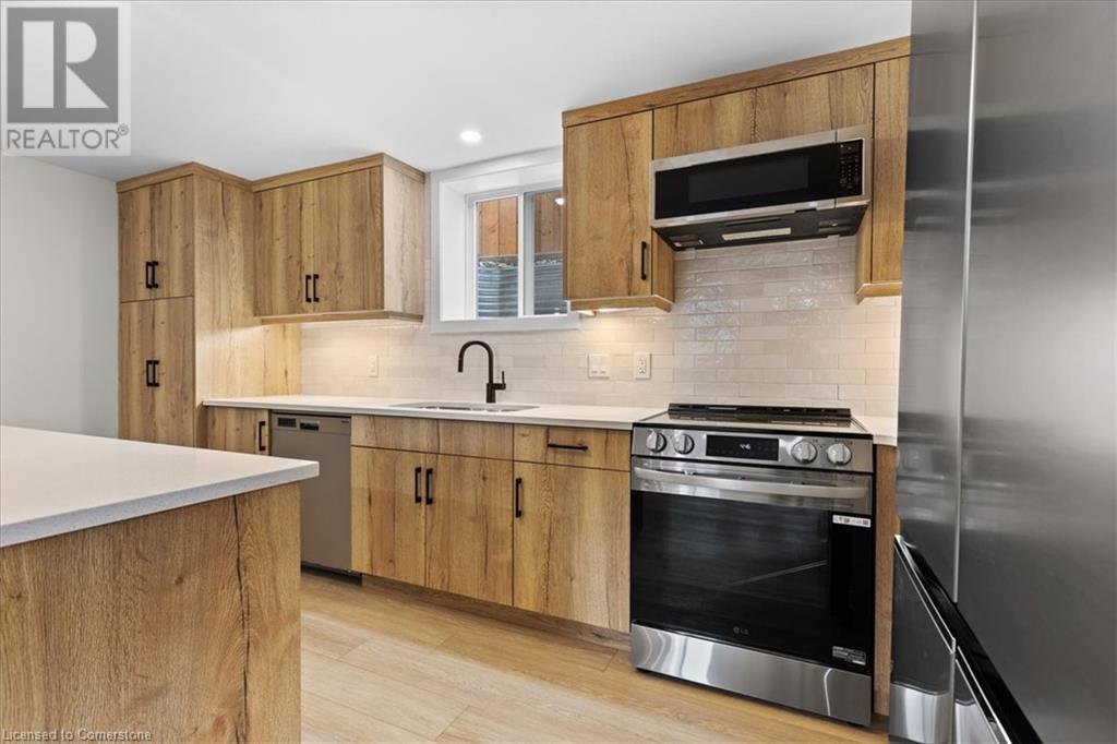 2 Pipers Green Court Unit# 2, Kitchener, Ontario  N2E 3C6 - Photo 7 - 40685527