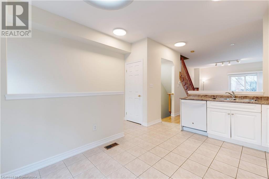 682 Summers Common, Burlington, Ontario  L7L 1A1 - Photo 17 - 40685209