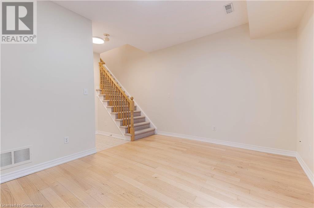 682 Summers Common, Burlington, Ontario  L7L 1A1 - Photo 32 - 40685209