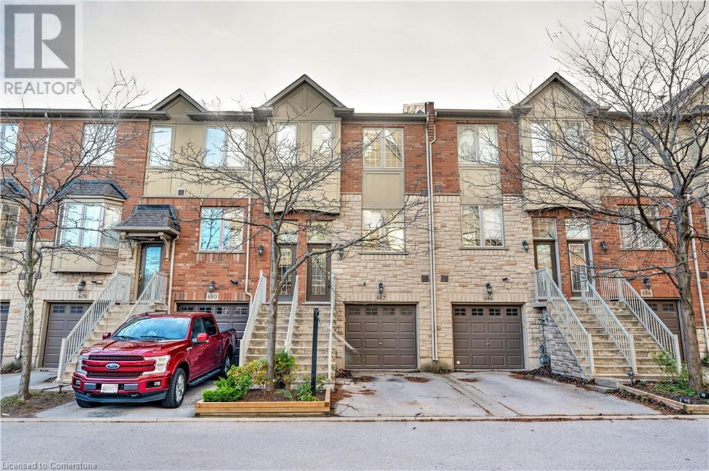 682 Summers Common, Burlington, Ontario  L7L 1A1 - Photo 2 - 40685209
