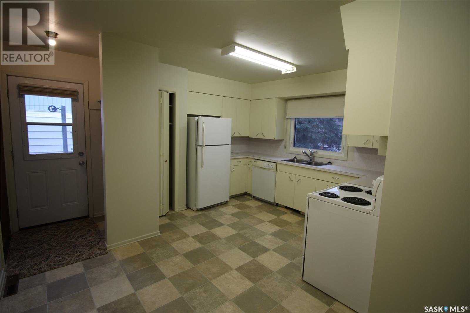 Property at 820 3rd STREET E image 2