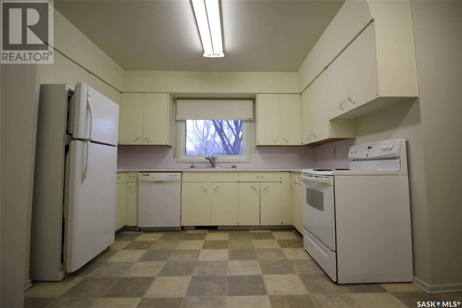 Property at 820 3rd STREET E image 3