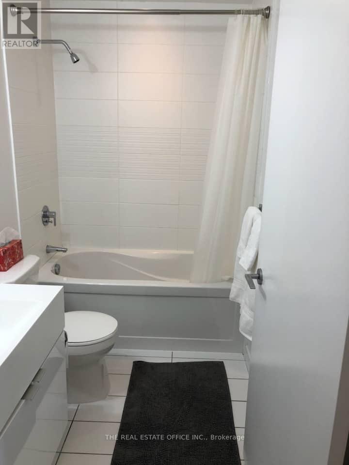 4001 - 21 Iceboat Terrace, Toronto, Ontario  M5V 4A9 - Photo 10 - C11898068