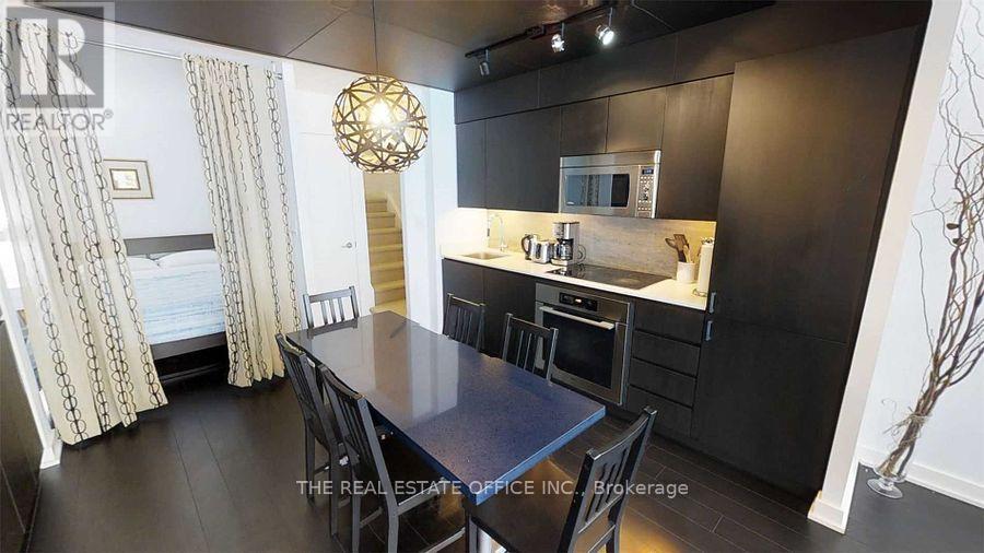 G21 - 16 Capreol Court, Toronto, Ontario  M5V 4A3 - Photo 11 - C11898071