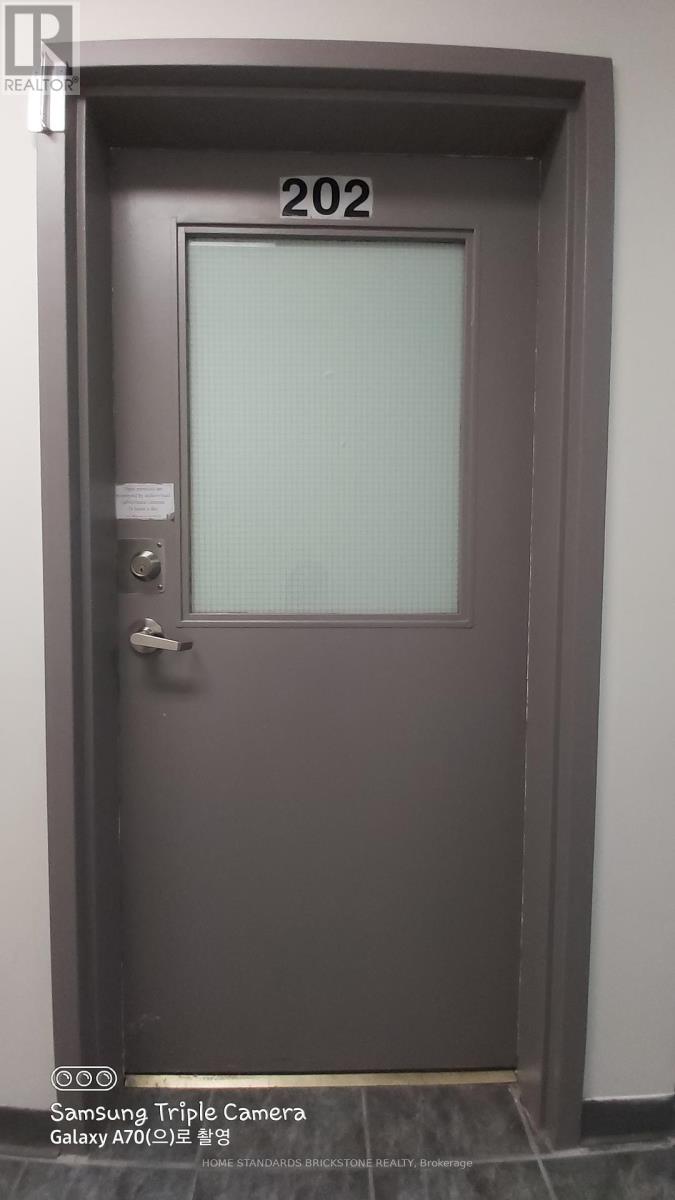 202 - 719 Bloor Street W, Toronto, Ontario  M6G 1L5 - Photo 13 - C11898175