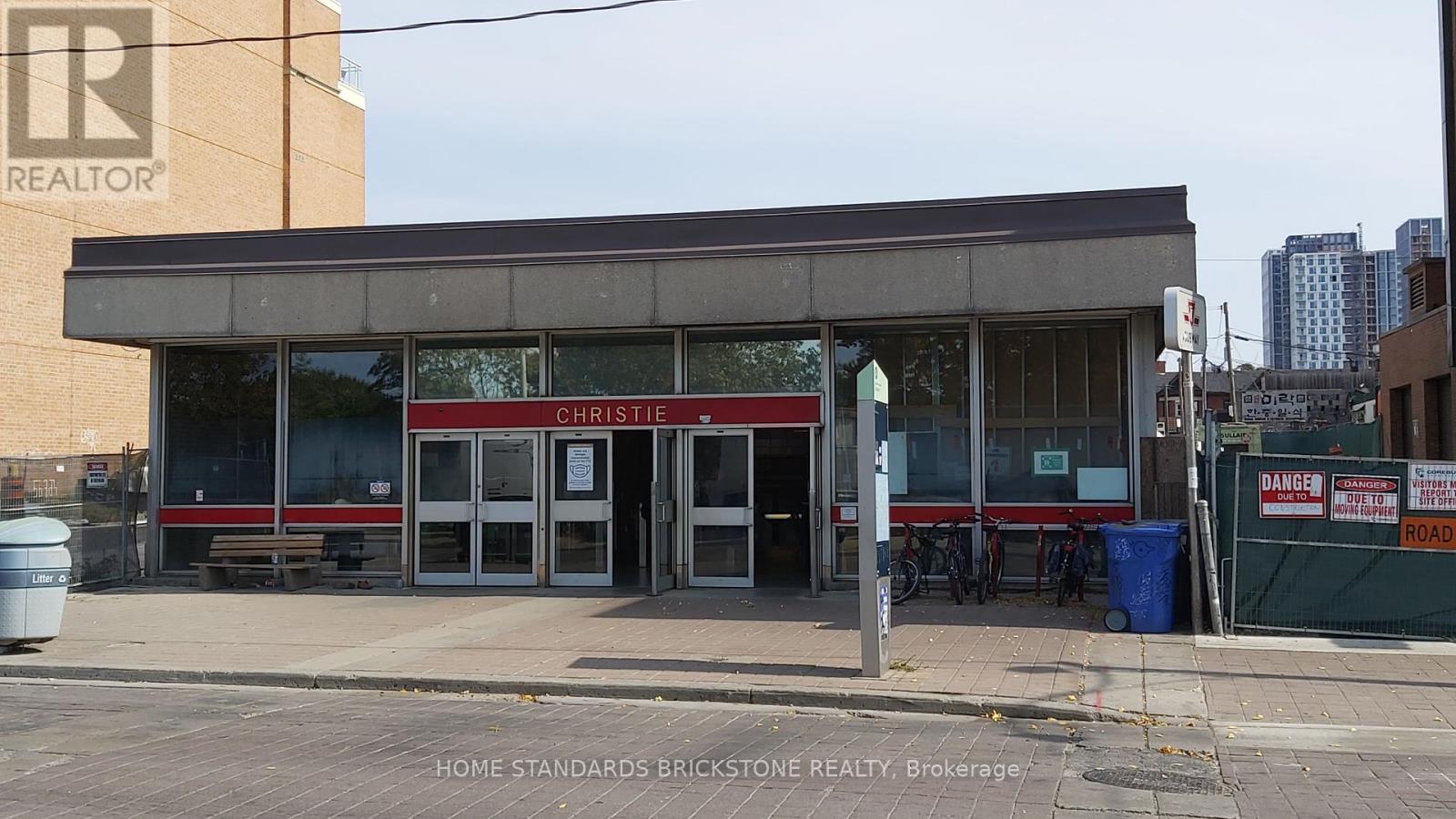 202 - 719 Bloor Street W, Toronto, Ontario  M6G 1L5 - Photo 17 - C11898175
