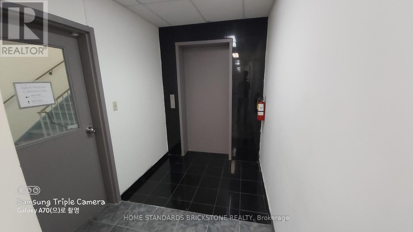 203 - 719 Bloor Street W, Toronto, Ontario  M6G 1L5 - Photo 5 - C11898177