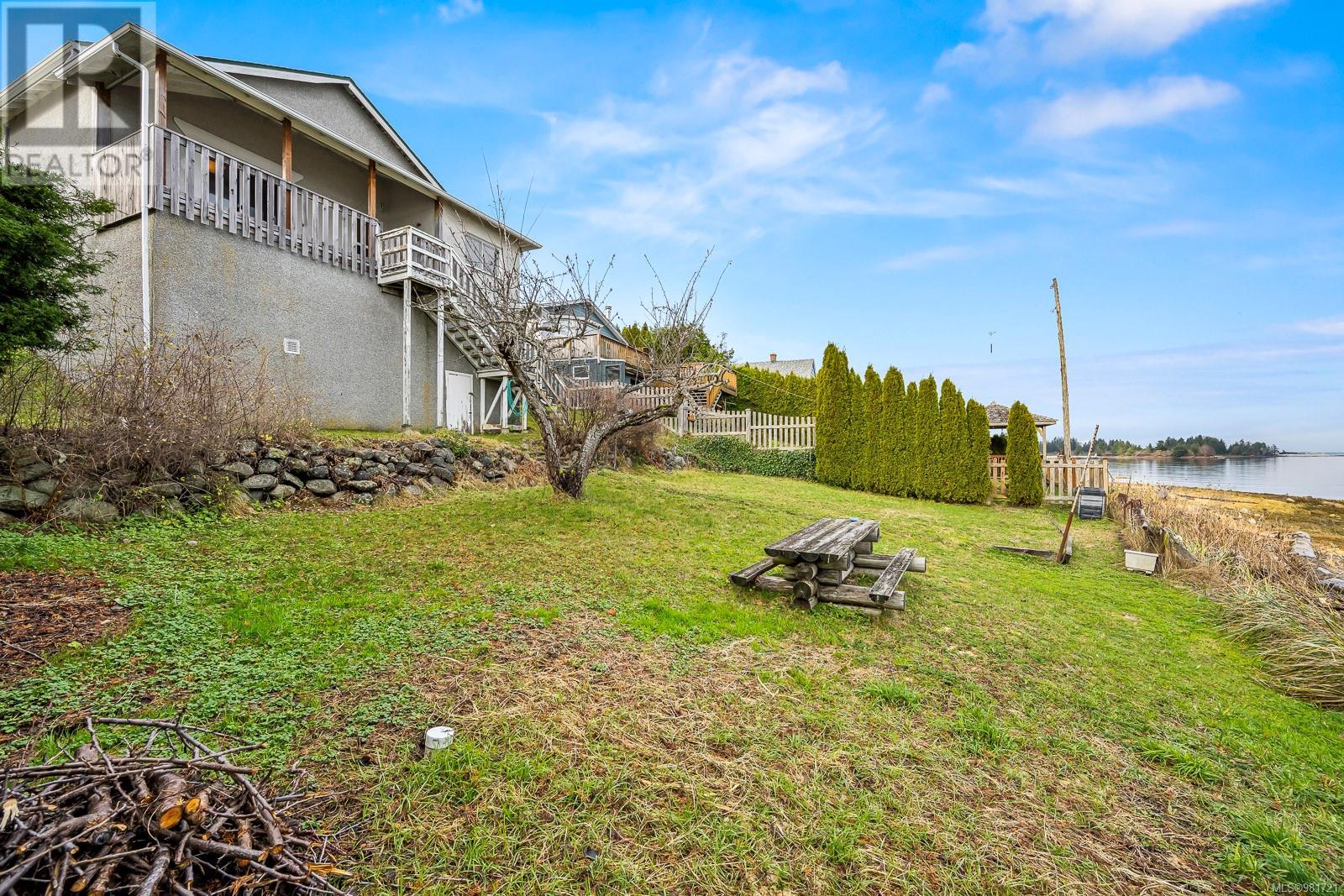 5642 Island Hwy S, Union Bay, British Columbia  V0R 3B0 - Photo 31 - 981721