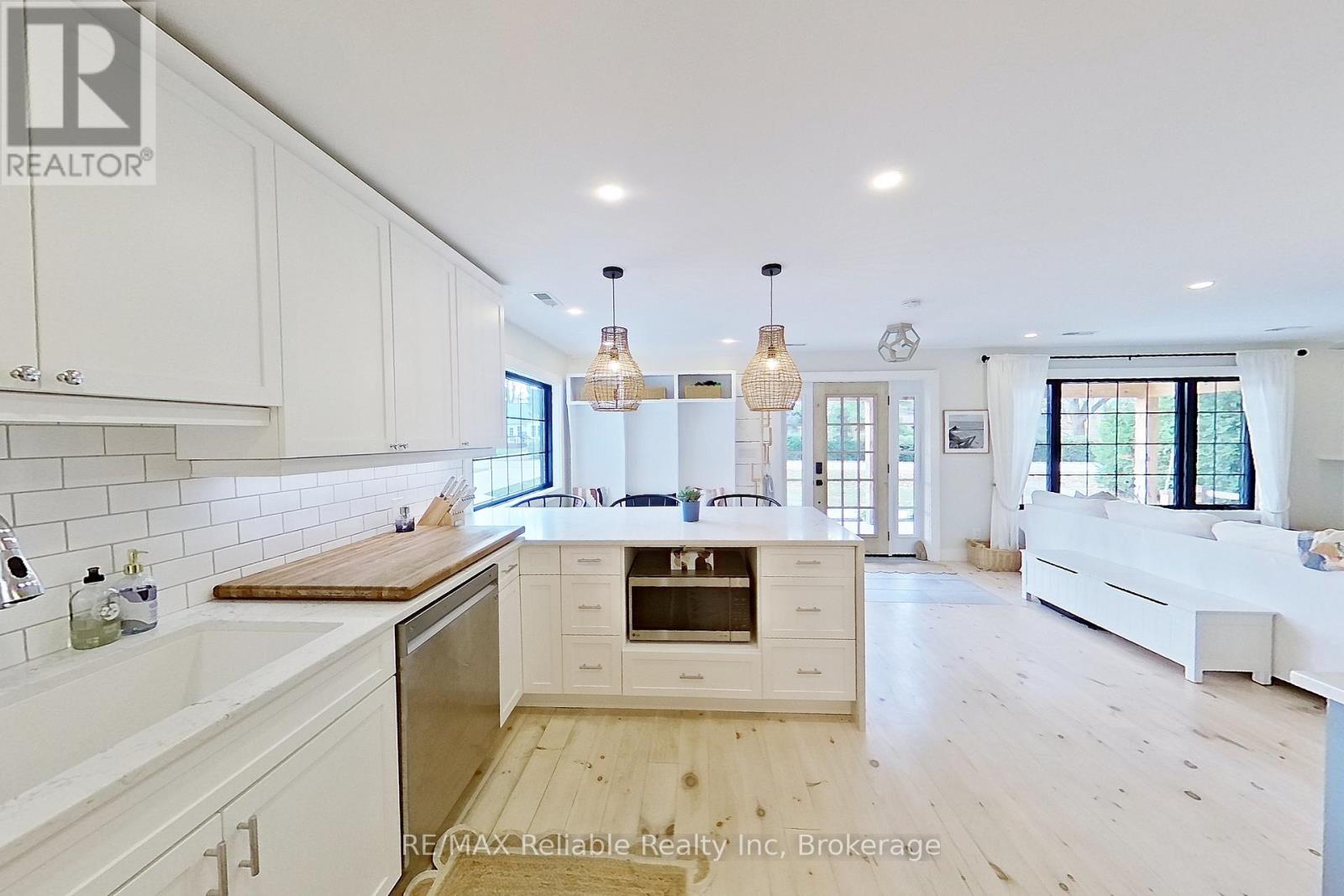 31 Glass Street, Bluewater, Ontario  N0M 1G0 - Photo 14 - X11898344