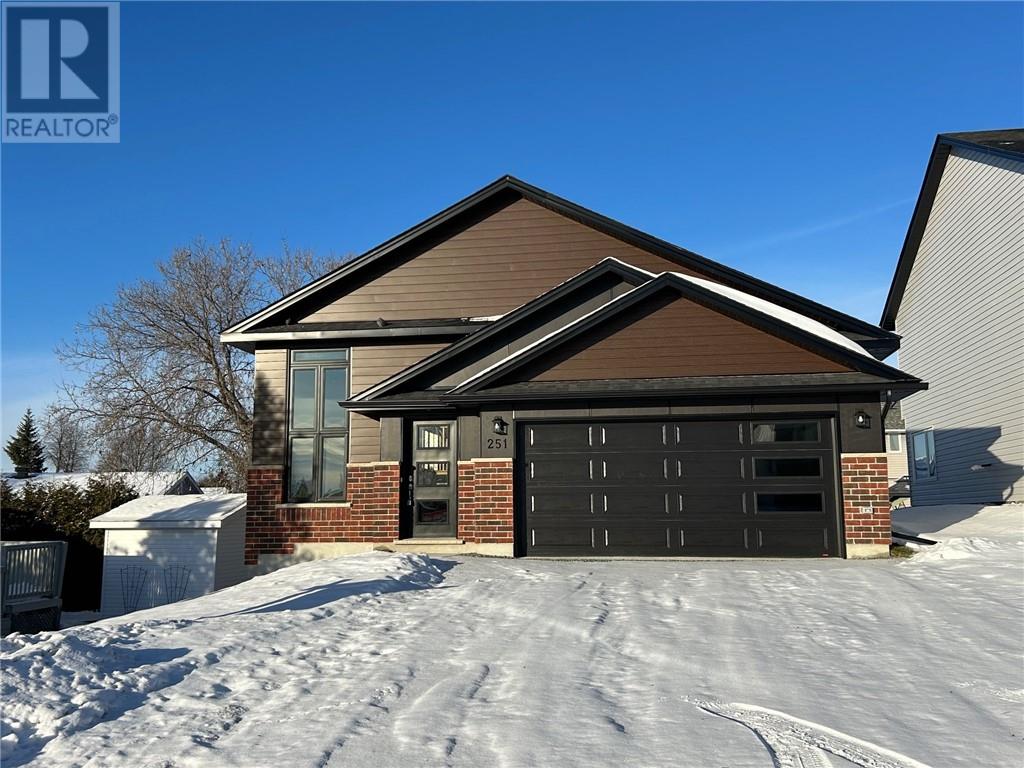 Property at 251 Eclipse image 1