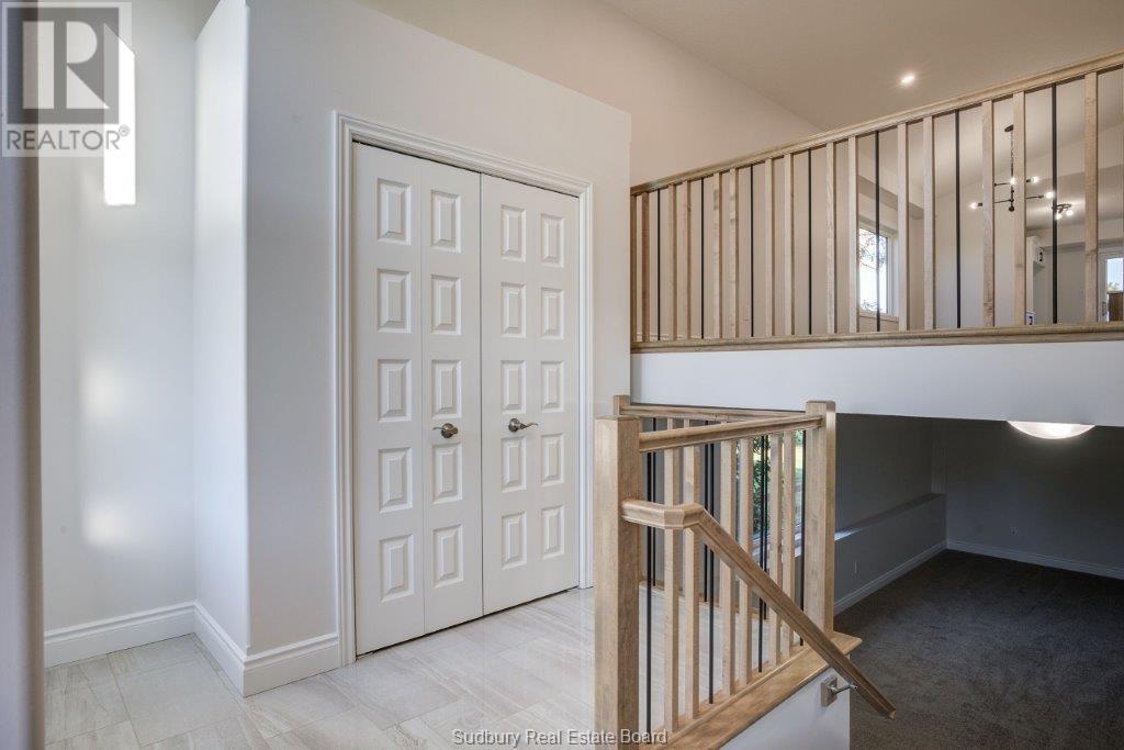 Property at 251 Eclipse image 4