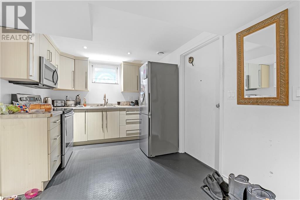 29 Clarendon Avenue, Hamilton, Ontario  L9A 2Z9 - Photo 14 - 40679597