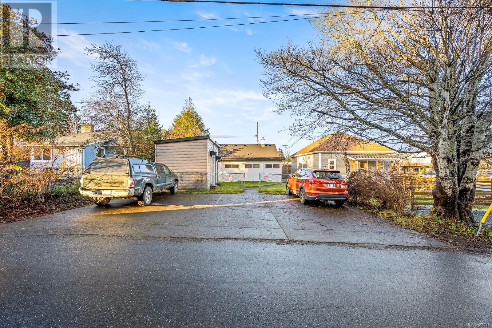 512 5th St, Courtenay, British Columbia  V9N 1K3 - Photo 2 - 983314