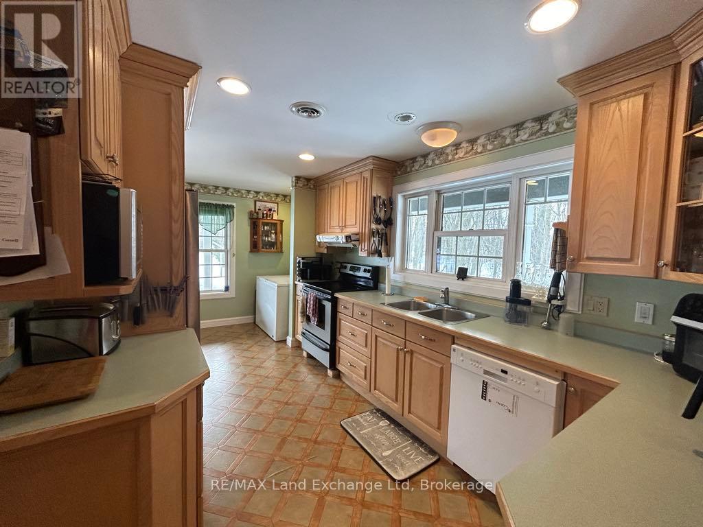 47 Whitechurch Street, Huron-Kinloss, Ontario  N0G 2W0 - Photo 10 - X11898722