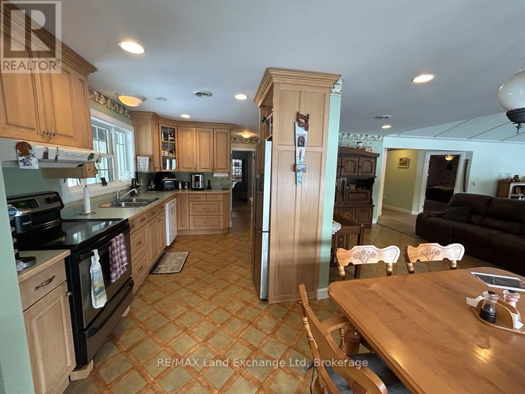 47 Whitechurch Street, Huron-Kinloss, Ontario  N0G 2W0 - Photo 11 - X11898722