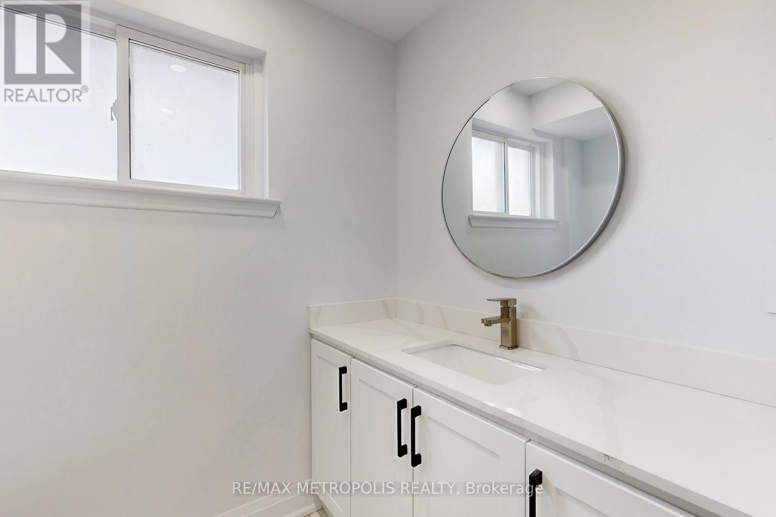 #2 - 85 Primula Crescent, Toronto, Ontario  M9L 1J9 - Photo 14 - W11898574