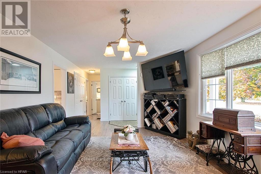 7 King Crescent, East Zorra-Tavistock, Ontario  N0J 1L0 - Photo 15 - X11898513