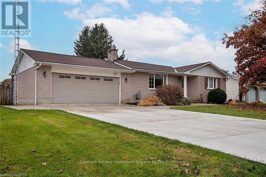 7 King Crescent, East Zorra-Tavistock, Ontario  N0J 1L0 - Photo 2 - X11898513