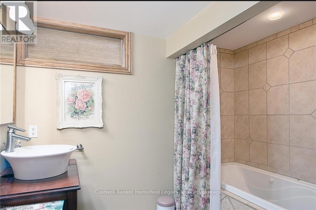 7 King Crescent, East Zorra-Tavistock, Ontario  N0J 1L0 - Photo 24 - X11898513