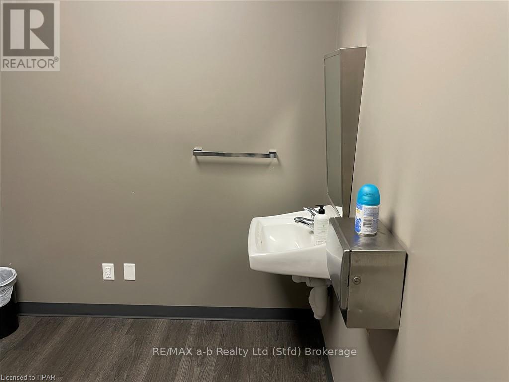 C8/9 - 804 Ontario Street, Stratford, Ontario  N5A 3K1 - Photo 10 - X11898514