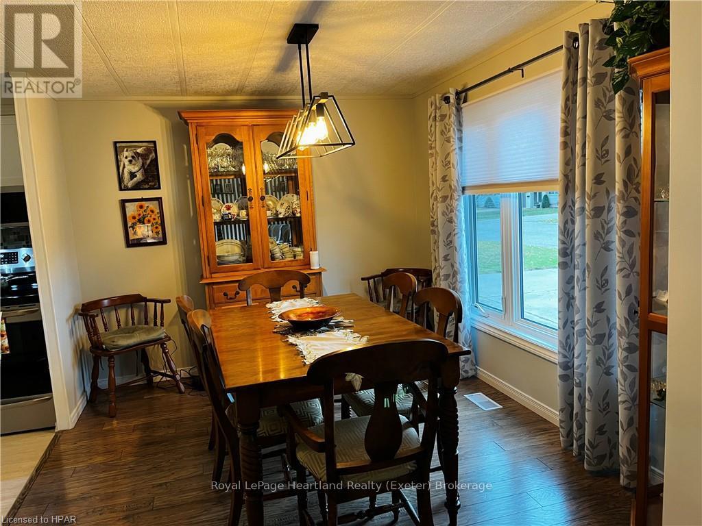 27 Stewart St, Strathroy-Caradoc, Ontario  N7G 1A1 - Photo 12 - X11898525