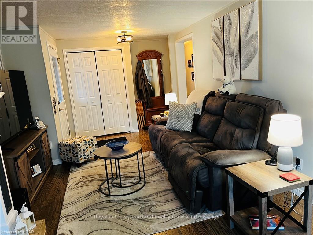 27 Stewart St, Strathroy-Caradoc, Ontario  N7G 1A1 - Photo 6 - X11898525