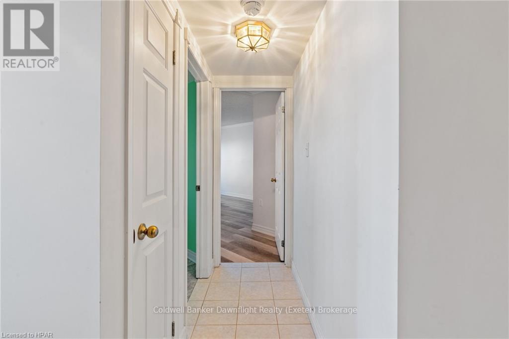 101 - 9 Pine Street, Lambton Shores, Ontario  N0M 1T0 - Photo 11 - X11898527