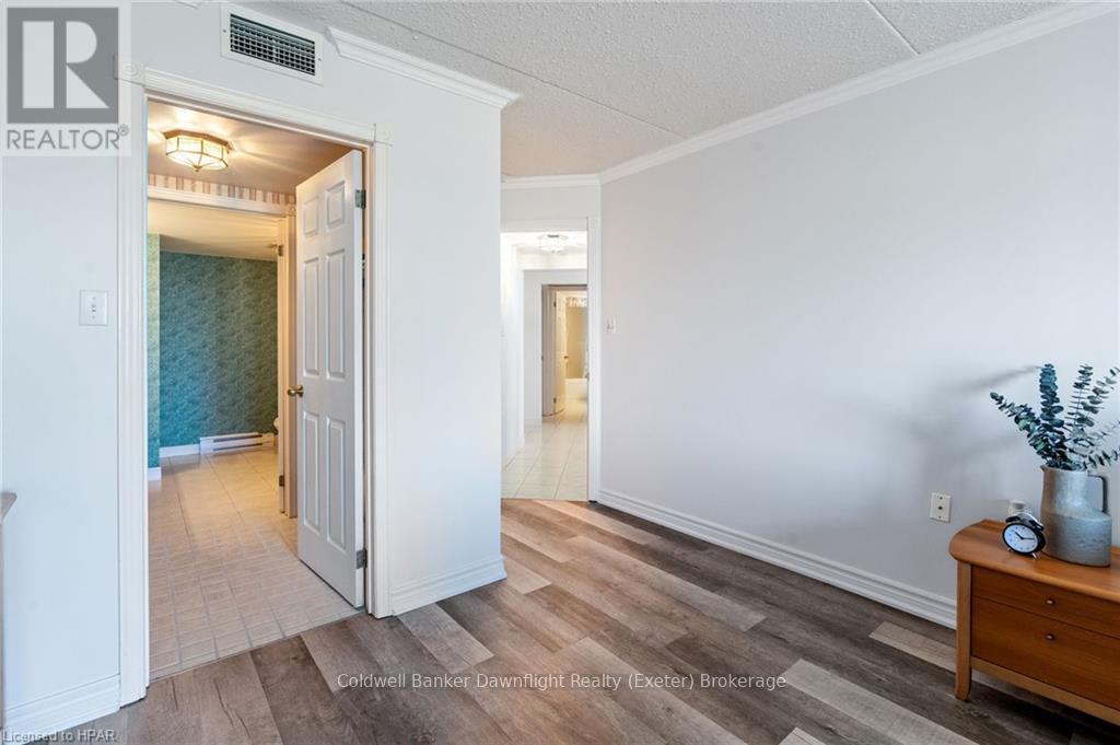 101 - 9 Pine Street, Lambton Shores, Ontario  N0M 1T0 - Photo 18 - X11898527