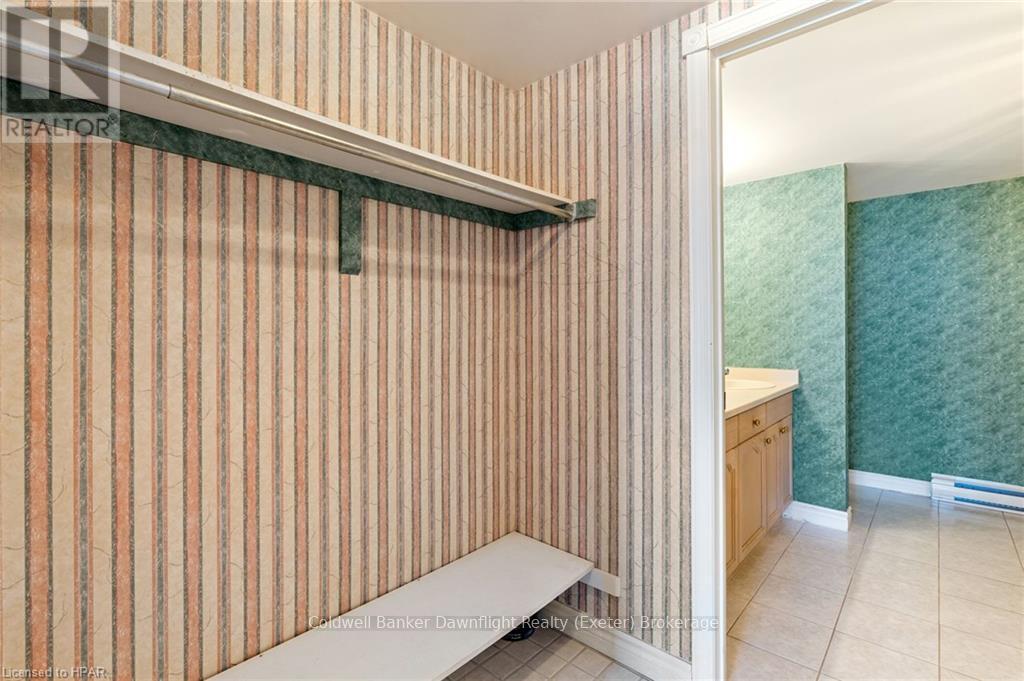 101 - 9 Pine Street, Lambton Shores, Ontario  N0M 1T0 - Photo 19 - X11898527