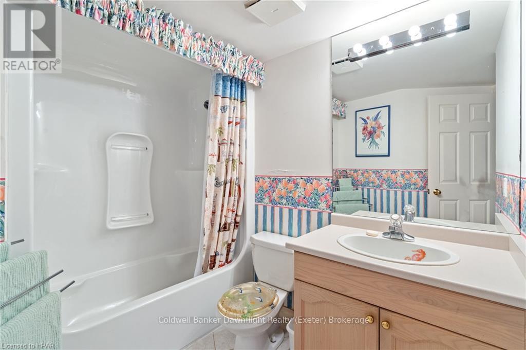 101 - 9 Pine Street, Lambton Shores, Ontario  N0M 1T0 - Photo 23 - X11898527