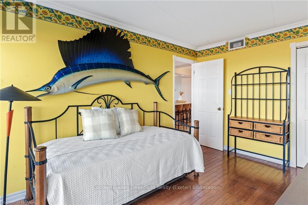 101 - 9 Pine Street, Lambton Shores, Ontario  N0M 1T0 - Photo 25 - X11898527