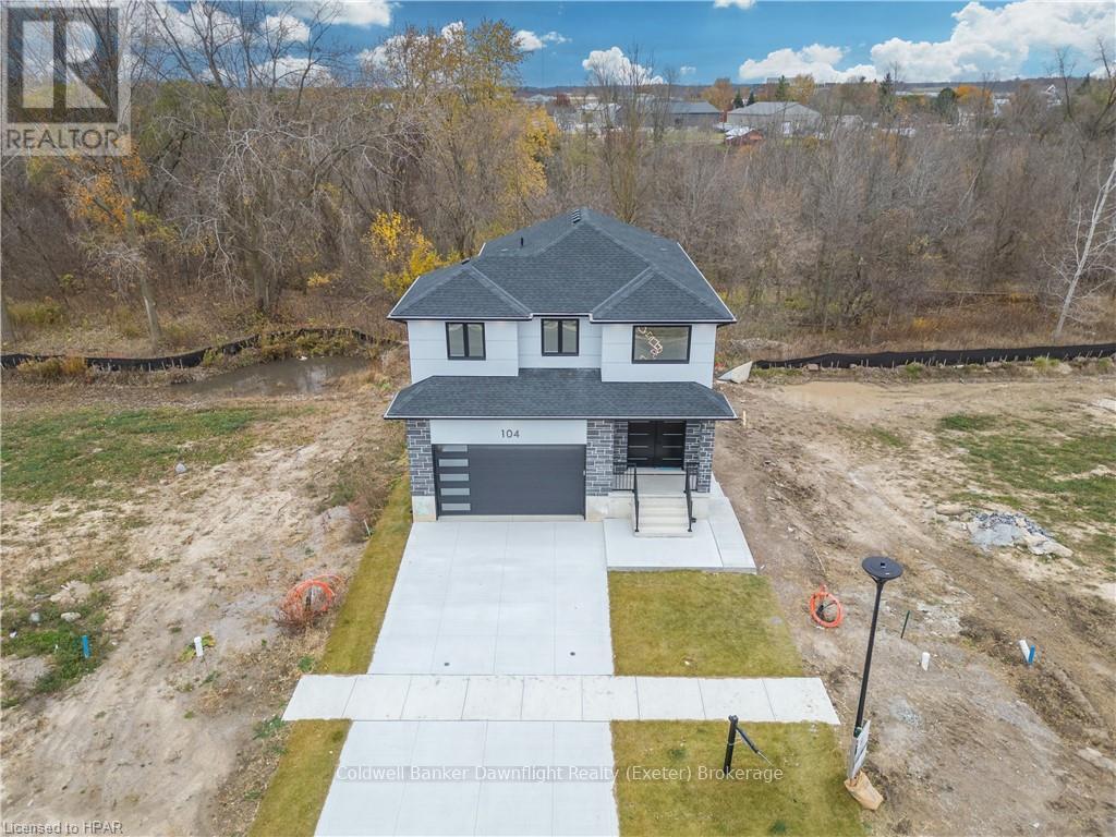 104 Greene Street, South Huron, Ontario  N0M 1S2 - Photo 2 - X11898539