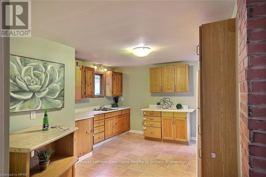 122 Huron Street, Central Huron, Ontario  N0M 1L0 - Photo 12 - X11898552