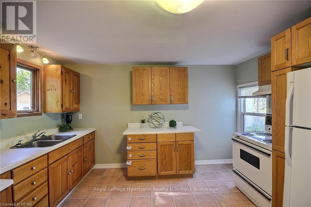 122 Huron Street, Central Huron, Ontario  N0M 1L0 - Photo 14 - X11898552