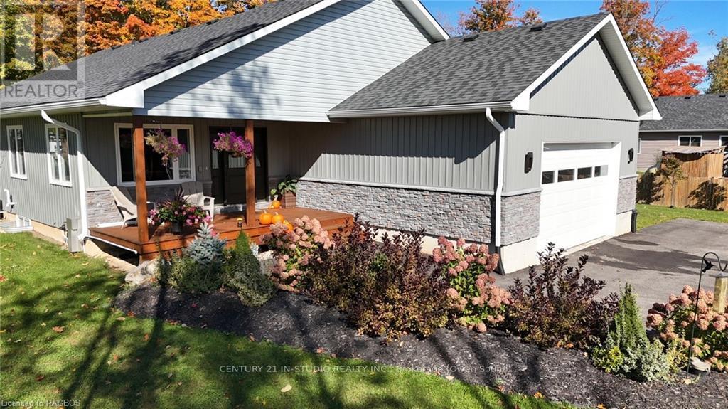 135 Confederation Drive, Chatsworth, Ontario  N0H 1R0 - Photo 2 - X11898829