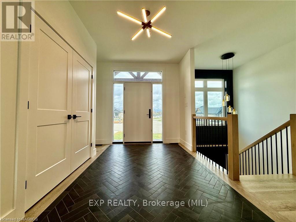 213 Devinwood Ave, Brockton, Ontario  N0G 2V0 - Photo 3 - X11898843