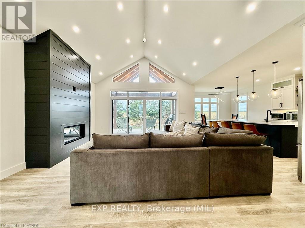 213 Devinwood Ave, Brockton, Ontario  N0G 2V0 - Photo 5 - X11898843