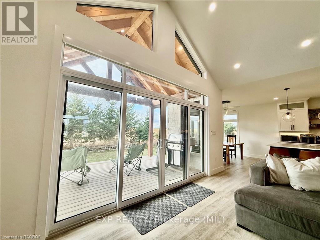 213 Devinwood Ave, Brockton, Ontario  N0G 2V0 - Photo 6 - X11898843