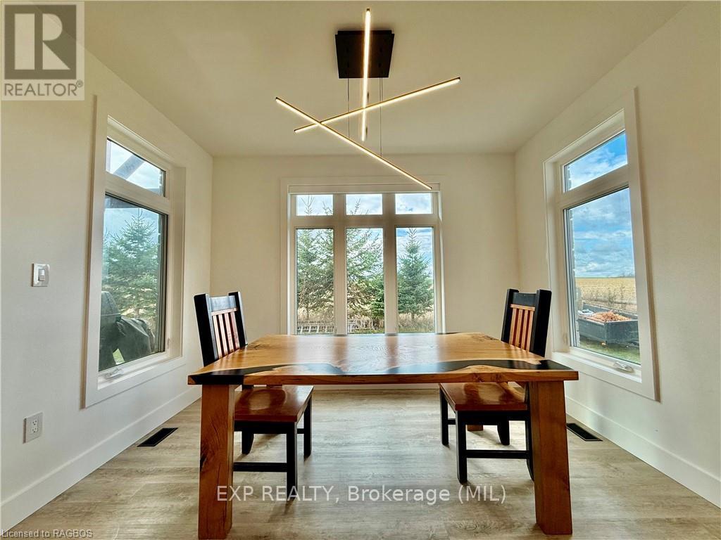 213 Devinwood Ave, Brockton, Ontario  N0G 2V0 - Photo 7 - X11898843