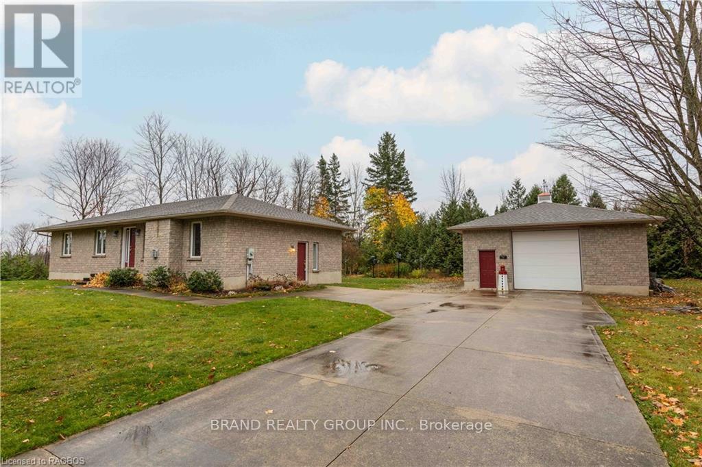 109 Alexandria St, Georgian Bluffs, Ontario  N0H 1S0 - Photo 2 - X11898857