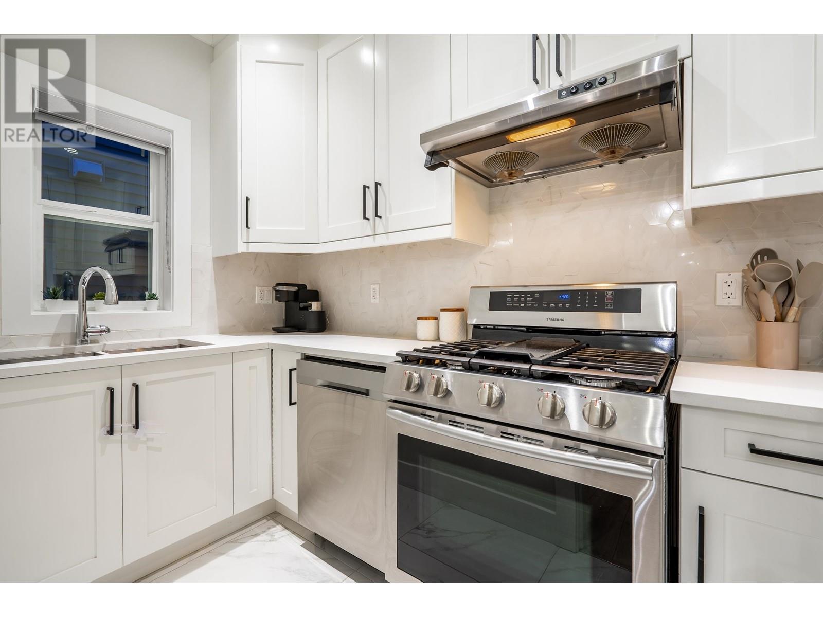 3431 Victoria Drive, Coquitlam, British Columbia  V3B 2V5 - Photo 4 - R2949202