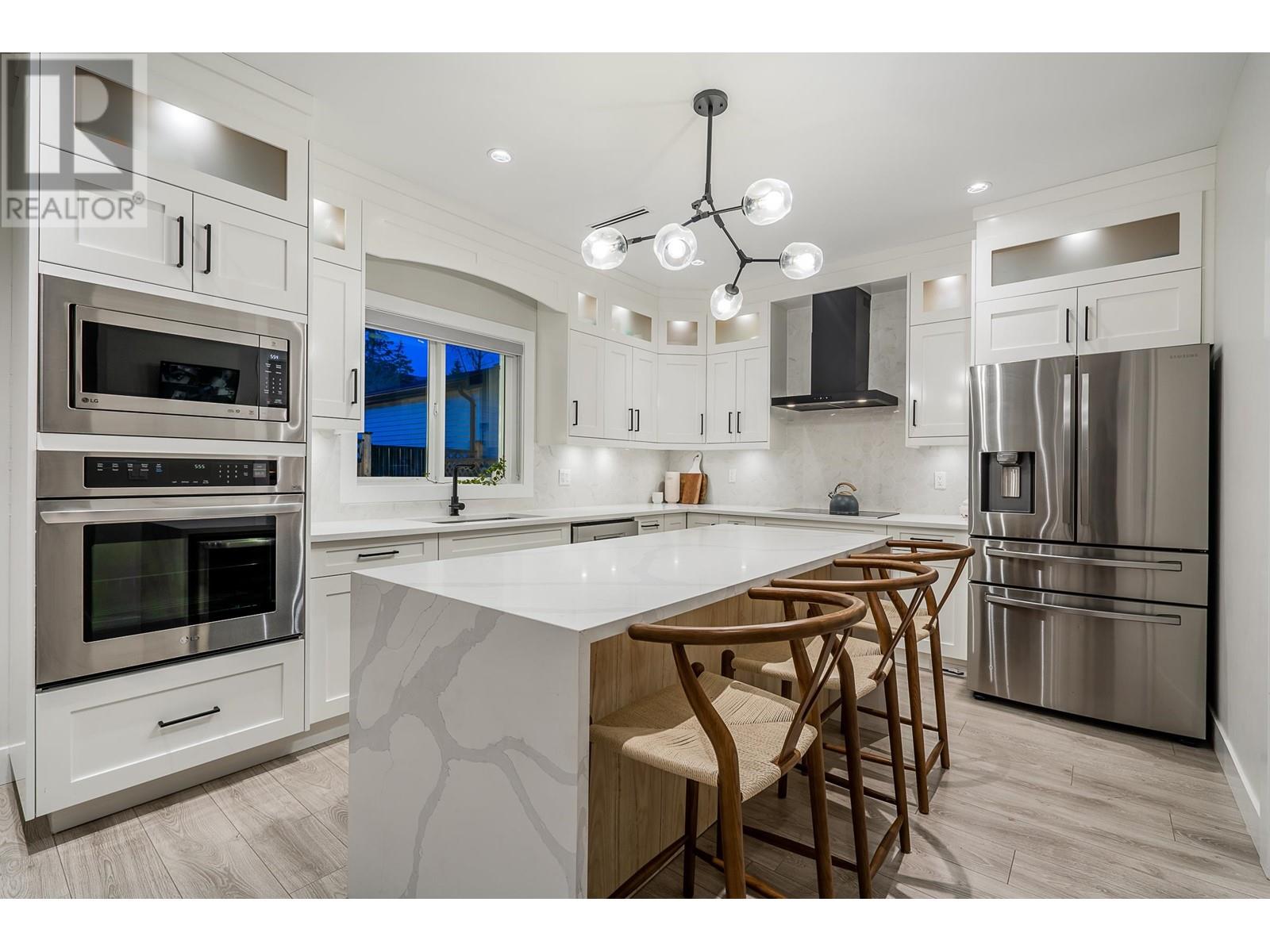 3431 Victoria Drive, Coquitlam, British Columbia  V3B 2V5 - Photo 2 - R2949202