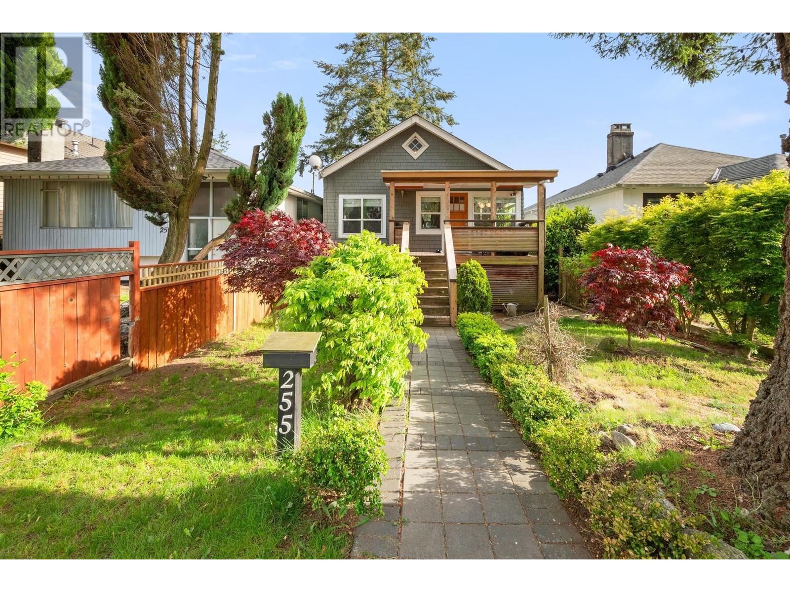 255 E 20th Street, North Vancouver, British Columbia  V7L 3A6 - Photo 1 - R2951223