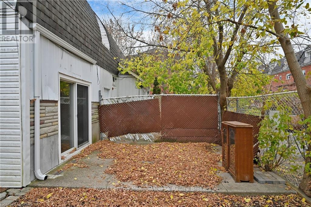 12 Wesleyan Street, Halton Hills, Ontario  L7G 2E1 - Photo 11 - W11898372