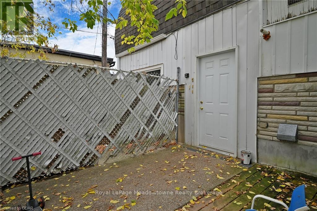 12 Wesleyan Street, Halton Hills, Ontario  L7G 2E1 - Photo 14 - W11898372