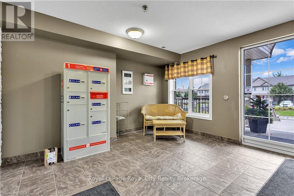 204 - 345 Fisher Mills Road, Cambridge, Ontario  N3C 0E5 - Photo 2 - X11898378