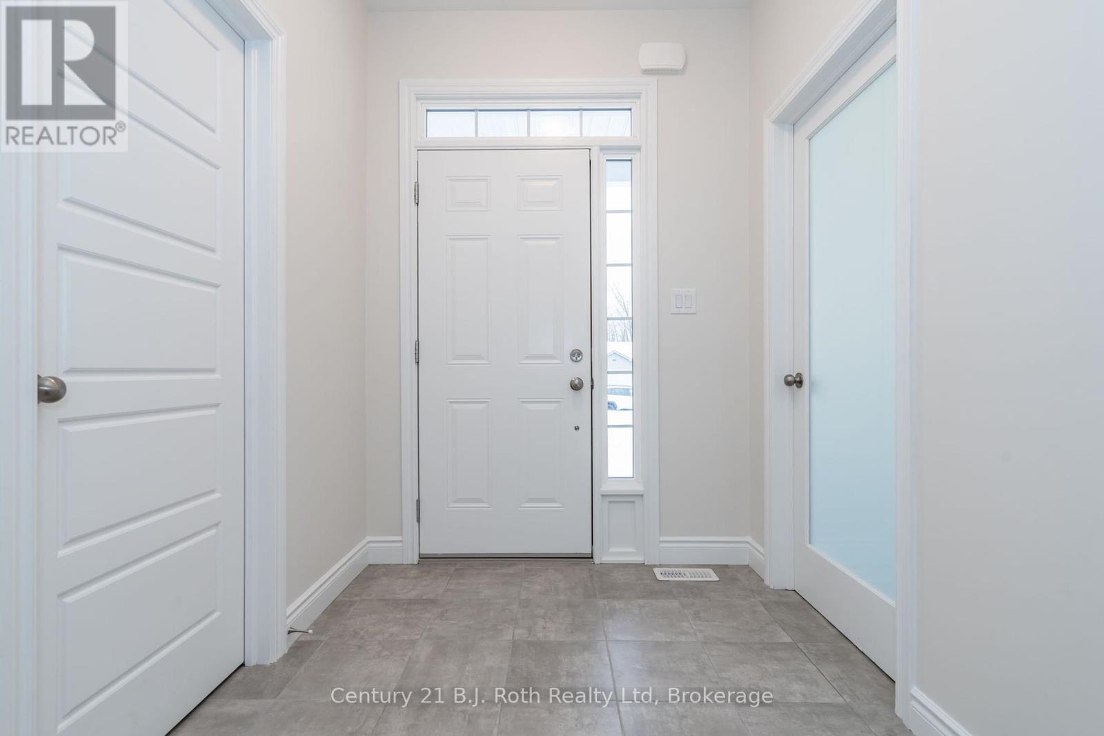 53 Ralph Dalton Boulevard, Tay, Ontario  L0K 2A0 - Photo 5 - S11892068