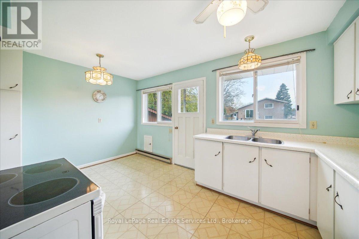 1499 Seaview DriveMississauga (Clarkson), Ontario  L5J 1X7 - Photo 12 - W11898990