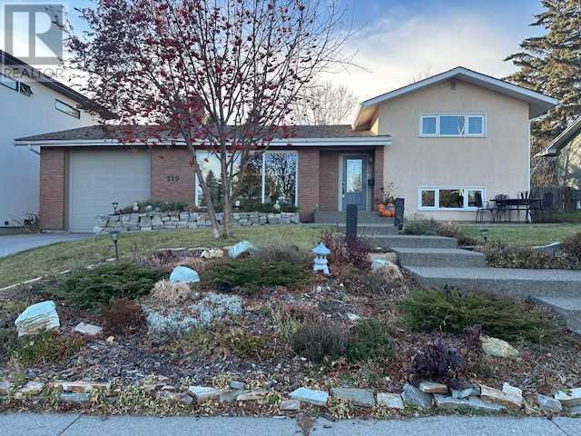 219 Wildwood Drive Sw, Calgary, Alberta  T3C 3E2 - Photo 2 - A2174828